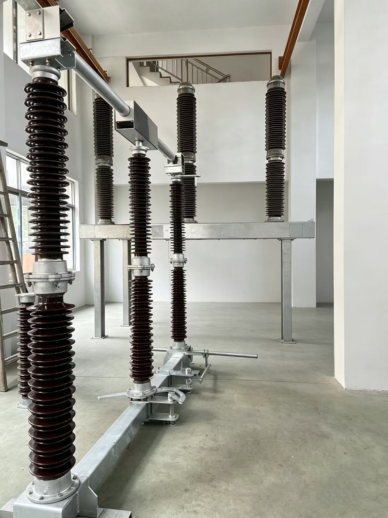 வெளிப்புற உயர் மின்னழுத்த துணை மின்நிலைய பயன்பாடுகளுக்கான 220kV துண்டிப்பு சுவிட்ச் வெளிப்புற உயர் மின்னழுத்த துணை மின்நிலைய பயன்பாடுகளுக்கான 220kV துண்டிப்பு சுவிட்ச்